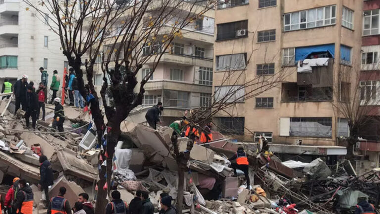 Ο σεισμός στην Τουρκία θα επηρεάσει την κερδοφορία ασφαλιστών και αντασφαλιστών