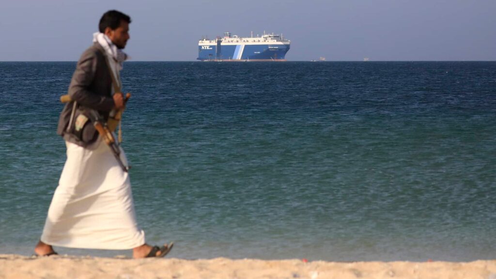 Πιέζεται και η ναυτασφαλιστική αγορά από τις επιθέσεις των ανταρτών Χούτι