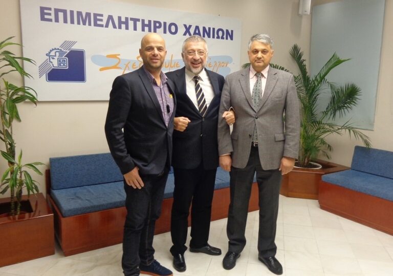 Επιτυχής η εκδήλωση στα Χανιά με τον Άκη Αγγελάκη