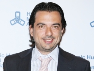 Ο εφοπλιστής κ. Γιώργος Σπ. Αλεξανδράτος στο πηδάλιο του Hellenic Hull
