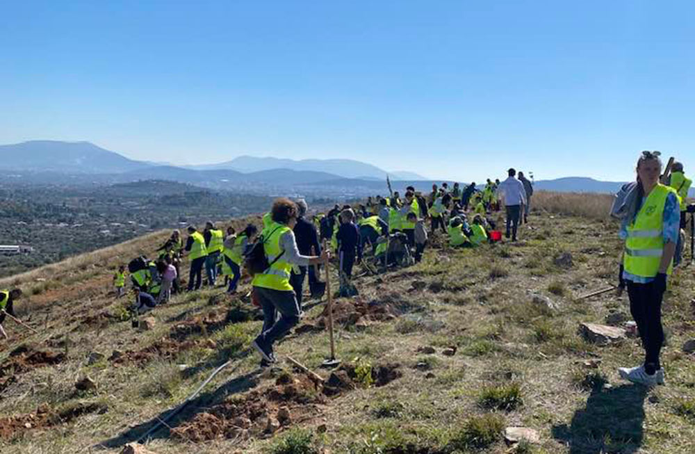 Ε.Ε.Α.: Ξεκίνησε την περιβαλλοντική του δράση με τη δενδροφύτευση στον Υμηττό