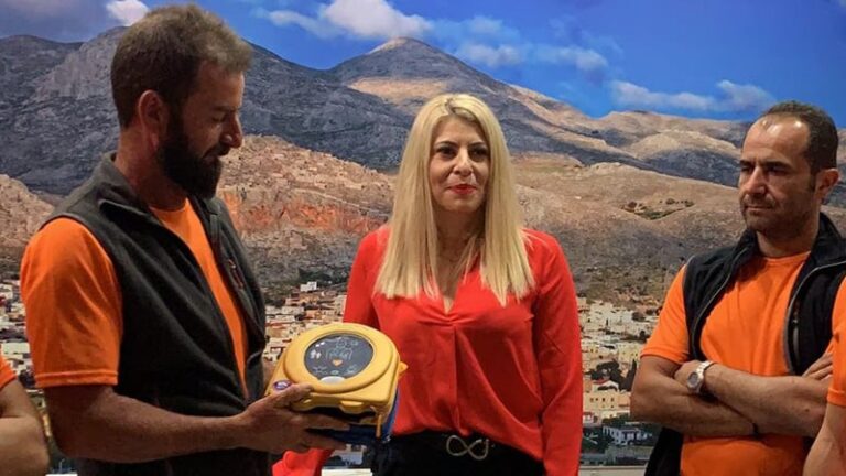 Interamerican: Δωρεά απινιδωτή στην Εθελοντική Ομάδα Διάσωσης Καλύμνου 