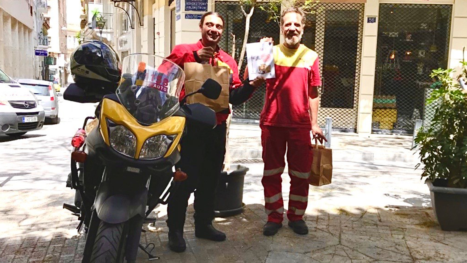 Interamerican Βοήθειας: Διανομή γευμάτων στους πωλητές του περιοδικού «σχεδία»