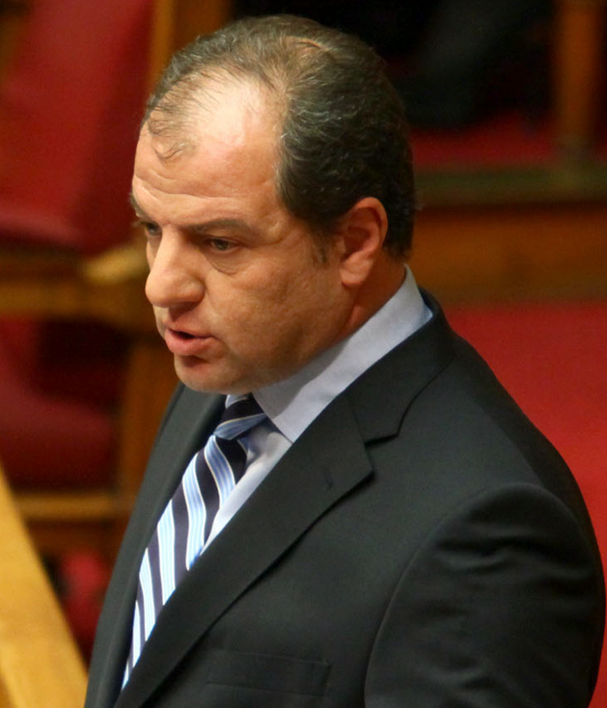 15 βουλευτές και λίγες… αράδες για την ψήφιση ενός καταστροφικού Νόμου!
