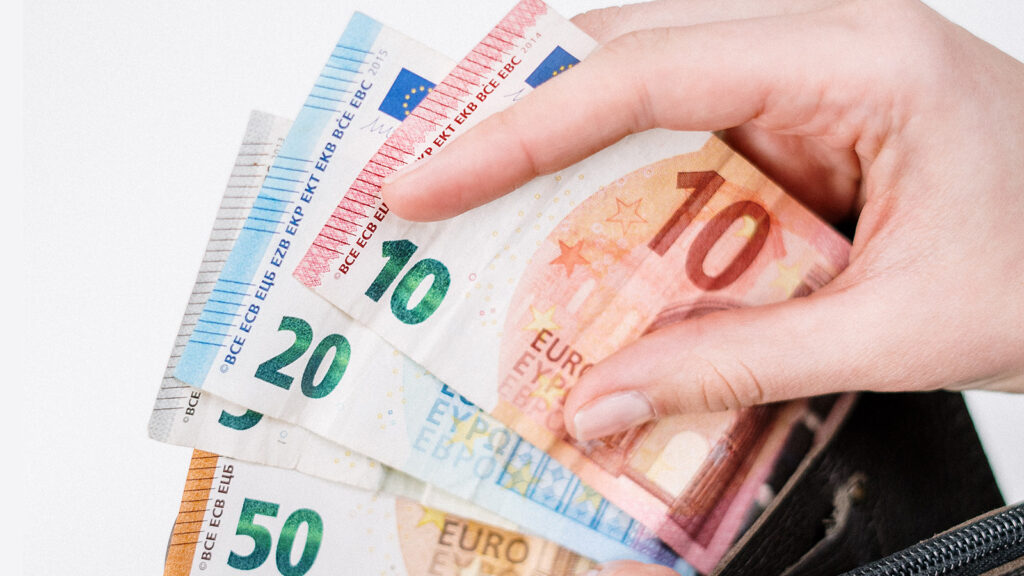 Έρευνα του ΕΕΑ: Η ακρίβεια μείζον πρόβλημα για την κοινωνία