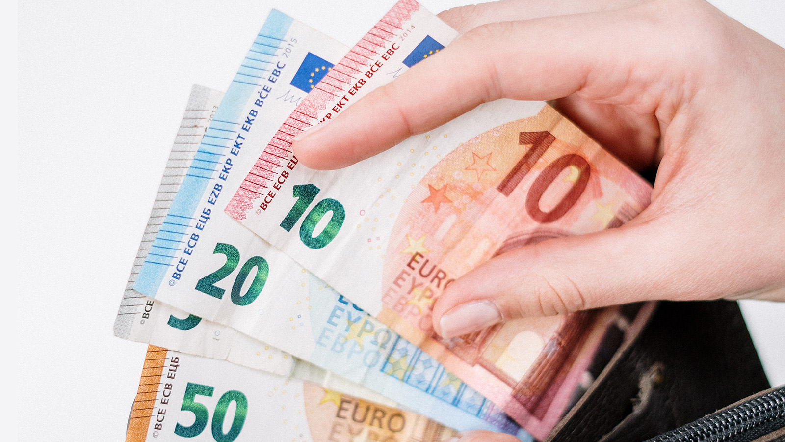 Έρευνα του ΕΕΑ: Η ακρίβεια μείζον πρόβλημα για την κοινωνία