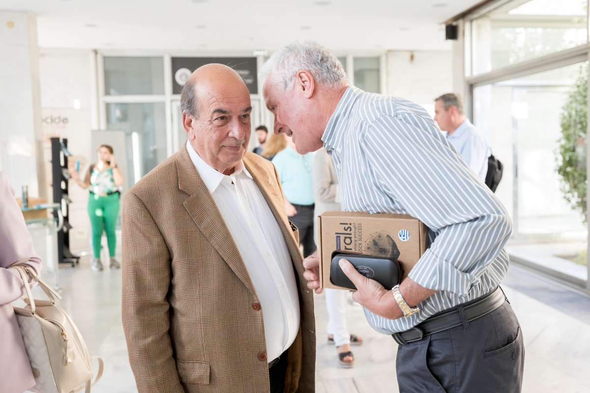 Συστάσεις! Το νέο βιβλίο του Κυριάκου Χατζηστεφάνου