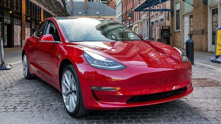 Και ασφάλιση αυτοκινήτων από την Tesla