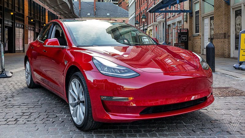 Και ασφάλιση αυτοκινήτων από την Tesla