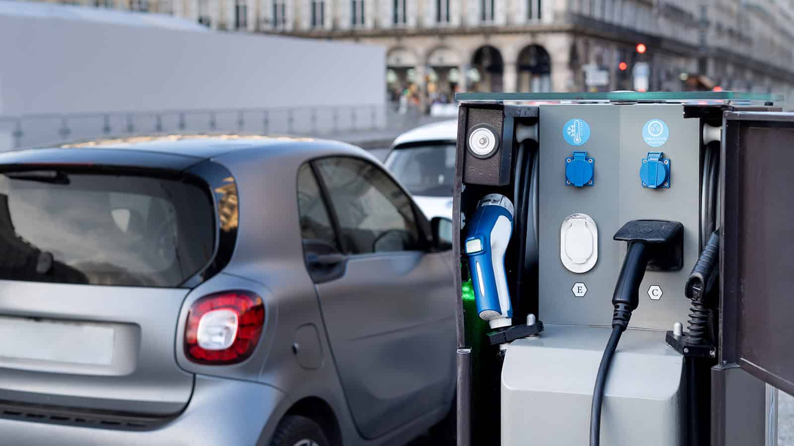 ΕΕ: Παρουσίασε το σχέδιο δράσης της για τον τομέα της ευρωπαϊκής αυτοκινητοβιομηχανίας
