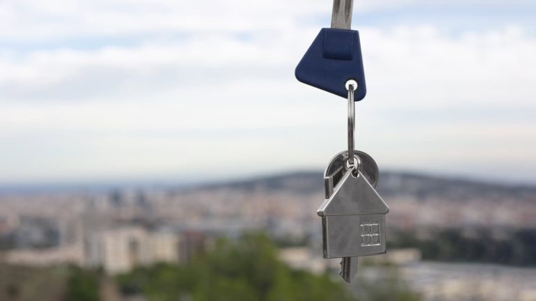 Προς πώληση 6 ακίνητα των υπό εκκαθάριση Commercial Value - Ασπίς Πρόνοια - ΙΝΤΡΑΣΤ