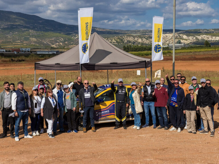 Euroins: Έγινε συνοδηγός του Θέμη Χαλκιά