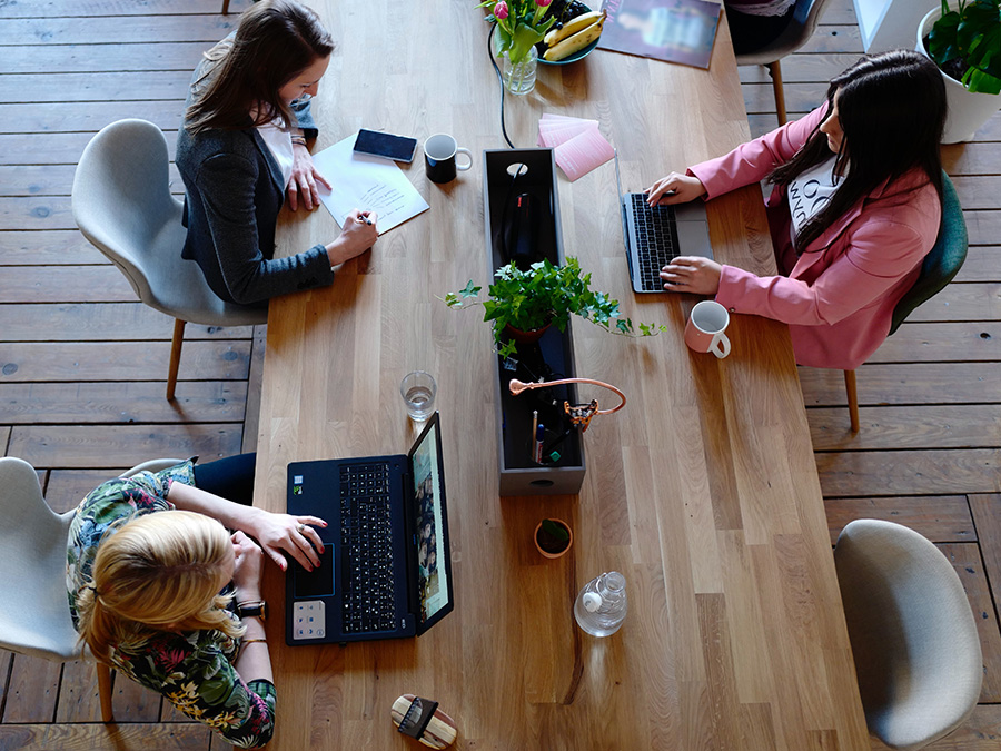 Generation Z: Ανάμεσα στην εργασία, στην επισφάλεια και στην υποαμοιβή Generation Z: Ανάμεσα στην εργασία, στην επισφάλεια και στην υποαμοιβή