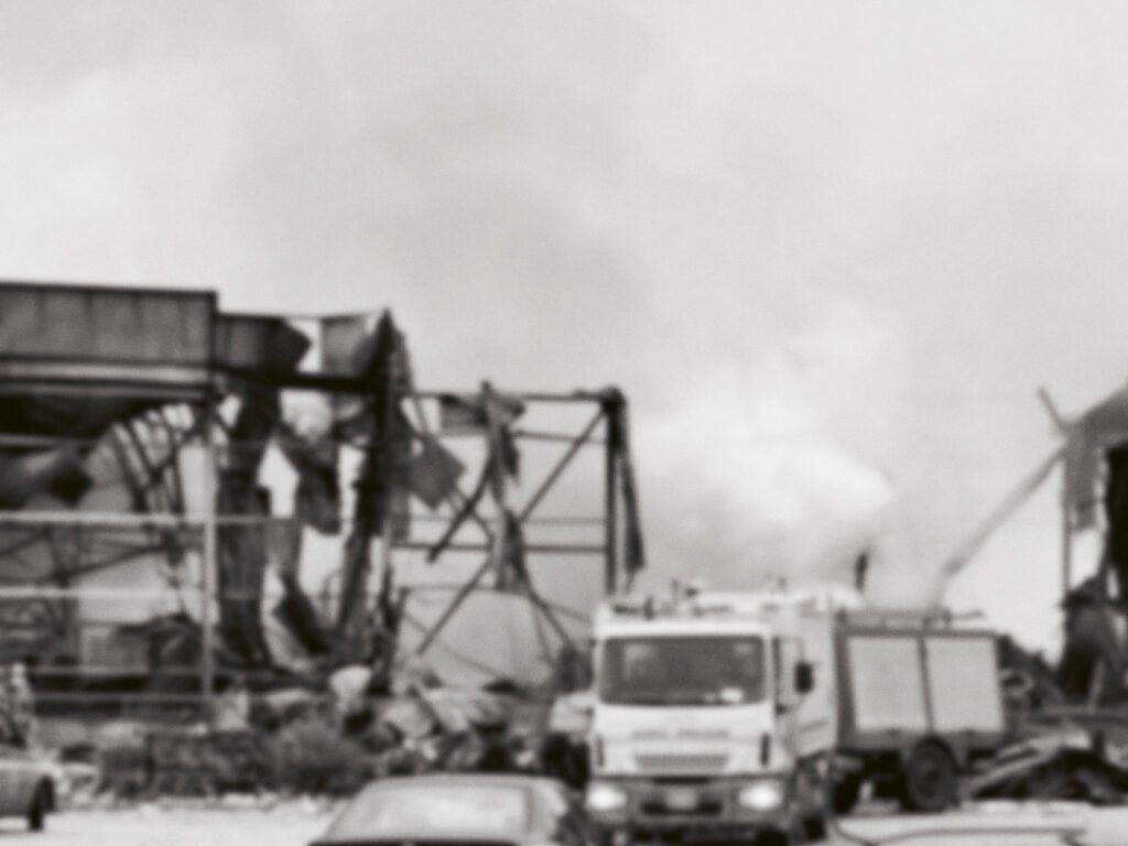 Κατάθεση στη συμφορά και στον θάνατο που σκόρπισε η έκρηξη και η φωτιά στη «Βιολάντα» (Editorial, Φεβρουάριος 2026)