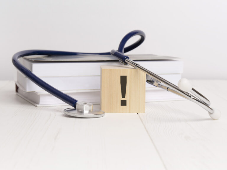 Καταγγελίες στην ΕΚΠΟΙΖΩ για καταχρηστικές αναπροσαρμογές ασφαλίστρων υγείας