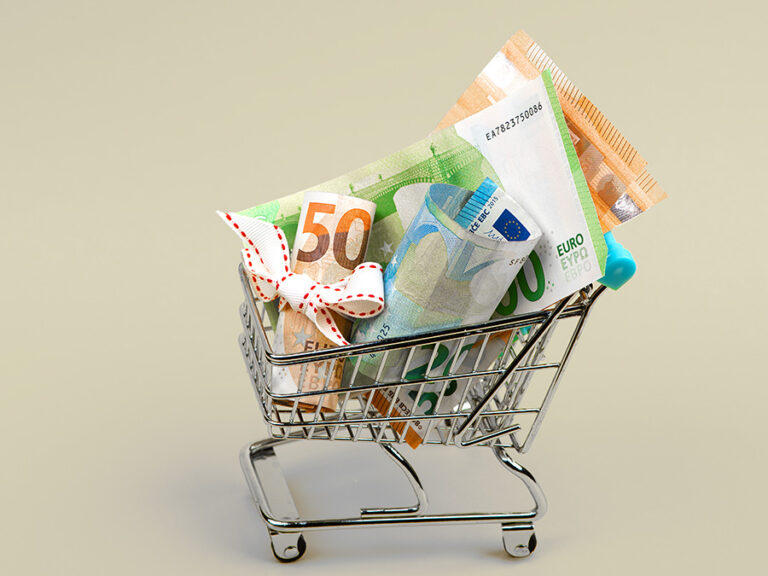 Έρευνα RASS για ΕΕΑ: Η ακρίβεια πλήττει καθολικά τα νοικοκυριά