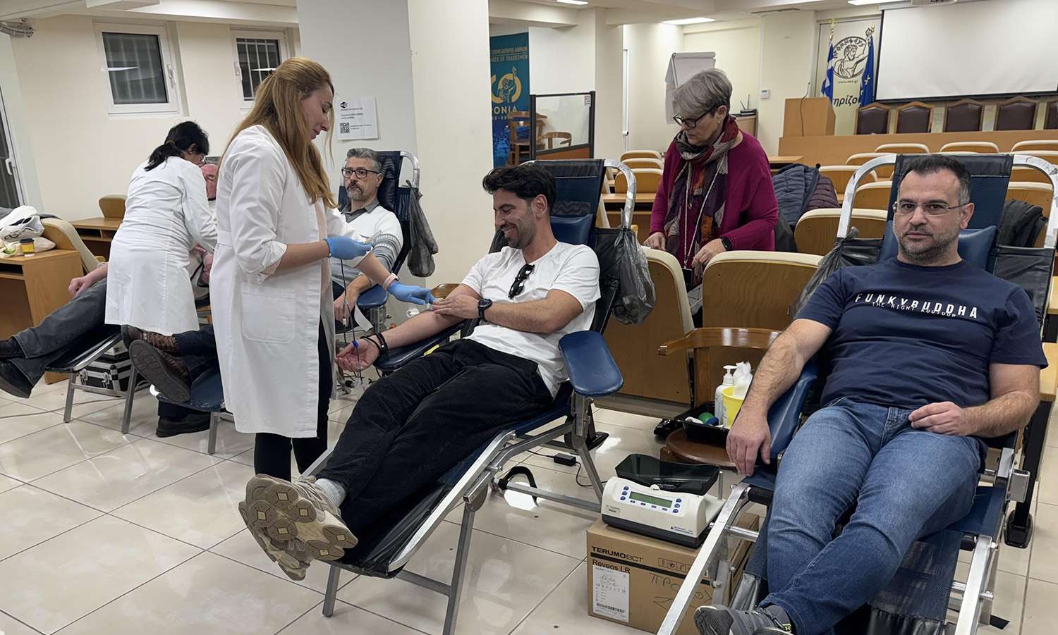 Ε.Ε.Α.: Θερμή ανταπόκριση στην πρώτη εθελοντική αιμοδοσία