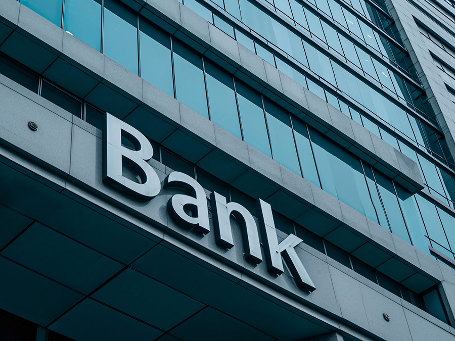 Έκθεση EY-IIF: Οι τράπεζες σπεύδουν να προσαρμοστούν, καθώς επανεμφανίζονται παραδοσιακοί κίνδυνοι