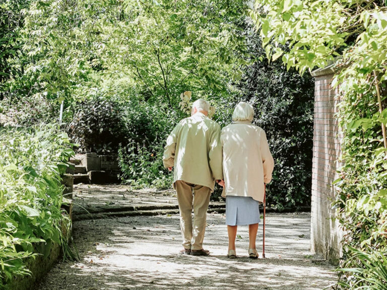 Πρόκληση για τις ασφαλιστικές: Λιγότερες γεννήσεις, αυξημένη φροντίδα