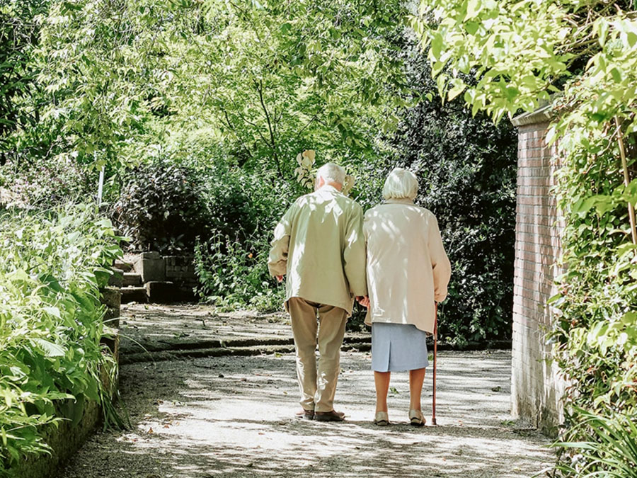Πρόκληση για τις ασφαλιστικές: Λιγότερες γεννήσεις, αυξημένη φροντίδα