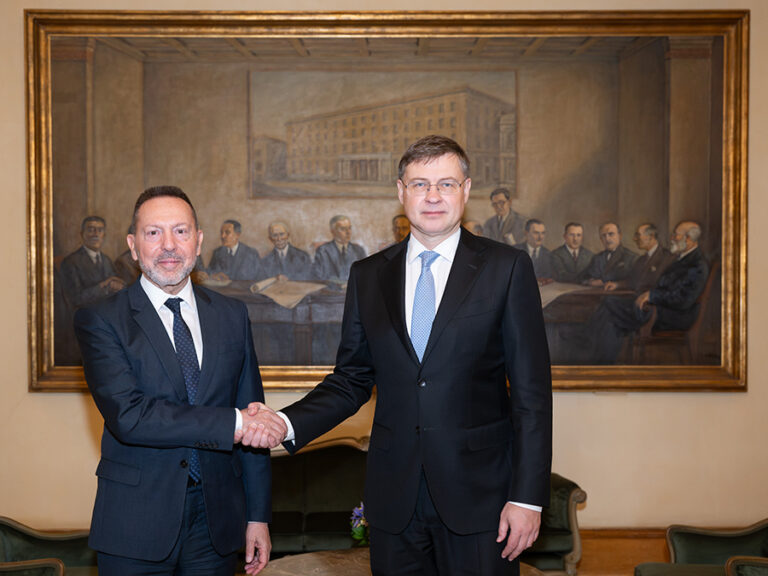 ΤτΕ: Συνάντηση του Γιάννη Στουρνάρα με τον Επίτροπο Valdis Dombrovskis