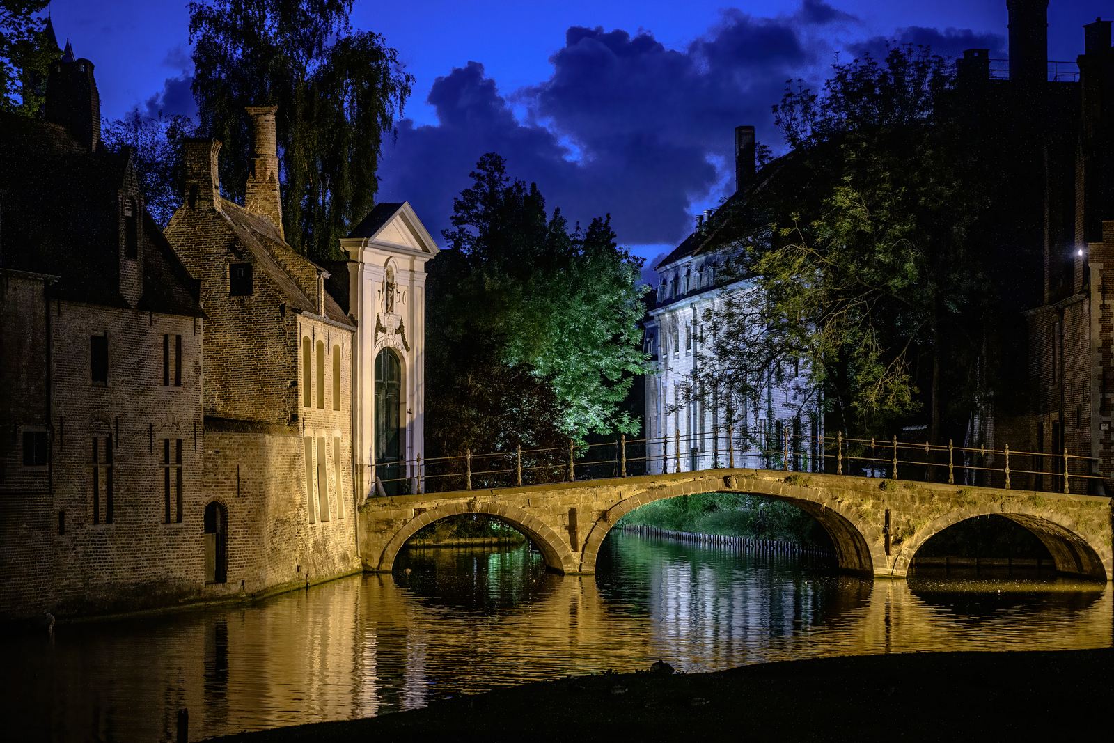 Sofos Insurance Agency: Ταξίδι Πωλήσεων στη Μεσαιωνική Brugge Sofos Insurance Agency: Ταξίδι Πωλήσεων στη Μεσαιωνική Brugge