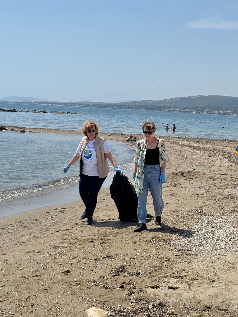 Όμιλος Ευρωκλινικής: Εθελοντική δράση καθαρισμού στον Μαραθώνα Όμιλος Ευρωκλινικής: Εθελοντική δράση καθαρισμού στον Μαραθώνα