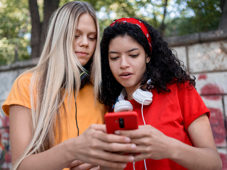 Kaspersky: Η Gen Z βλέπει την AI ως φίλο Kaspersky: Η Gen Z βλέπει την AI ως φίλο