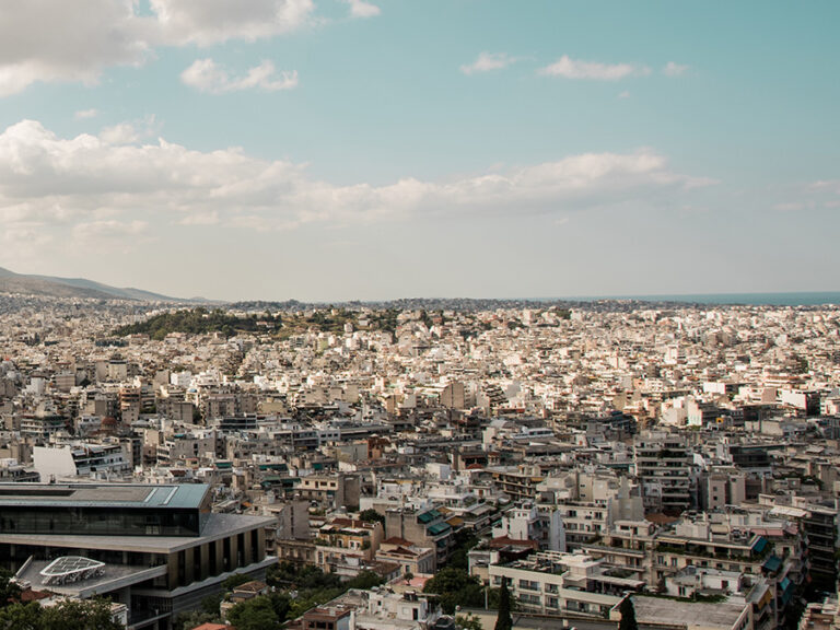Morningstar DBRS: Η ανάκαμψη της αγοράς ακινήτων στην Ελλάδα ευνοεί τις τράπεζες