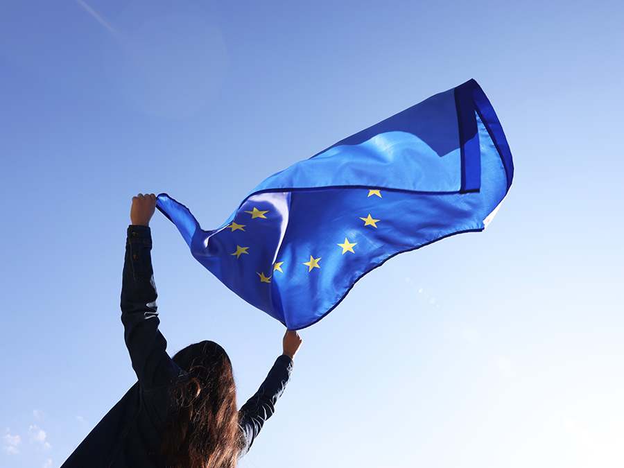 Τι δείχνει το Έκτακτο Ευρωβαρόμετρο για τη Νεολαία και τη Δημοκρατία Τι δείχνει το Έκτακτο Ευρωβαρόμετρο για τη Νεολαία και τη Δημοκρατία